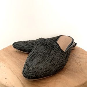 Universal Thread Black Mules